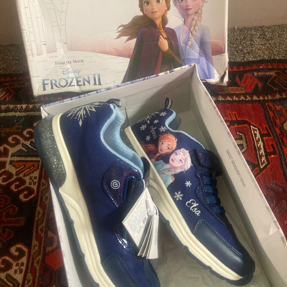 Geox Frozen II Leather Light up sneakers New in box size 3.5